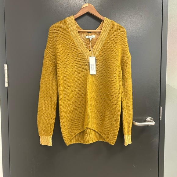 Charlise NWT S oversized Yellow and gold V-Neck Sweater neck yellow shimmers - Picture 3 of 13